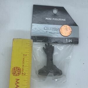 NIP Michaels ZOMBIE HAND cemetery miniature Celebrate It Halloween village